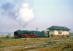Die Rückleistung des P 8433 (P 8448) von Magdeburg nach Thale konnte ausnahmsweise einmal vorwärts mit 01 2114 in Blumenberg erlegt werden. (11.10.1978) <i>Foto: Wolfgang Bügel</i>