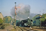 58 3003 mit Dg 51431 nach Glauchau bei der Durchfahrt in Meerane. (13.10.1978) <i>Foto: Wolfgang Bügel</i>