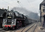 Die Saalfelder 01 0501 fährt mit dem E 805 (Leipzig – Saalfeld/S) in Leipzig-Leutzsch ein.  (05.09.1976) <i>Foto: Peter Schiffer</i>