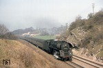 Zwischen Saalfeld (Saale) und Unterwellenborn ist 01 0501 mit E 802 nach Leipzig unterwegs. (17.04.1980) <i>Foto: Joachim Bügel</i>