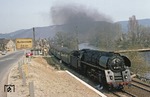 An der Saale hellen Strande in Rothenstein fährt 01 1512 mit P 4005 vorbei. (17.04.1980) <i>Foto: Joachim Bügel</i>