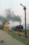 In der Südausfahrt von Porstendorf passiert 01 2204 mit P 4009 das Wärterstellwerk "Ps". (17.04.1980) <i>Foto: Joachim Bügel</i>