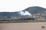 Zeitgleich mit 01 2204 war eine weitere Altbau-01 auf der Saalebahn unterwegs: 01 2114 zieht den P 4004 von Saalfeld nach Camburg bei Uhlstädt. (18.04.1980) <i>Foto: Joachim Bügel</i>