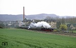 Die Porstendorfer Kartonfabrik diente hier als Staffage für P 4005 mit 01 2204. (19.04.1980) <i>Foto: Joachim Bügel</i>