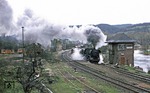 Ebenfalls "abweichend von der Bahnhofsfahrordnung" donnert 44 0221 mit ihrem Güterzug durch Uhlstädt. (19.04.1980) <i>Foto: Joachim Bügel</i>