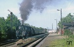 Zwischen Pößneck und Saalfeld liegt der Bahnhof Krölpa-Ranis, den 01 1511 hier mit P 3025 in langsamer Fahrt verlassen darf. (05.06.1980) <i>Foto: Wolfgang Bügel</i>