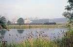Der idyllisch gelegene "Kulturpalast der VEB Maxhütte" bei Oberwellenborn diente als Kulisse für die Vorbeifahrt der 01 2114 mit E 802 nach Leipzig. (06.06.1980) <i>Foto: Wolfgang Bügel</i>