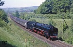 Mittlerweile hat 01 2114 mit E 802 das Elstertal erreicht und ist soeben am Einfahrsignal von Wetterzeube vorbeigefahren. (06.06.1980) <i>Foto: Wolfgang Bügel</i>