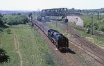 Hinter Zeitz macht sich 01 2114 mit E 802 auf die letzte Etappe nach Leipzig. Über die Brücke führt die Strecke nach Weißenfels. (06.06.1980) <i>Foto: Wolfgang Bügel</i>
