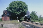 Die Röblinger 52 8034 trifft mit P 19553 im Bahnhof Lodersleben an der Bahnstrecke Röblingen a See—Vitzenburg ein. Sie verband früher die Halle-Kasseler Eisenbahn mit der Unstrutbahn. (06.06.1980) <i>Foto: Wolfgang Bügel</i>