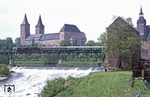 38 205 mit DMV-Sdz P 23646 auf der Muldebrücke in Rochlitz. (07.06.1980) <i>Foto: Wolfgang Bügel</i>