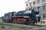 Vor dem Verwaltungsgebäude des Bw Glauchau rückt 58 3017 in das Bw ein.  (07.06.1980) <i>Foto: Wolfgang Bügel</i>