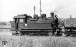 Bereits ihrer Schilder beraubt, rangiert 99 5912 auf der 1000mm Schmalspurbahn Gera-Pforten - Wuitz-Mumsdorf in Wuitz-Mumsdorf. (21.07.1970) <i>Foto: Johannes Glöckner</i>