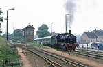 38 205 mit Sonderzug P 23646 in Penig, einer Kleinstadt an der Zwickauer Mulde in Sachsen. (08.06.1980) <i>Foto: Wolfgang Bügel</i>