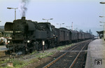Die DR-Neubaulok 83 1016 (Babelsberg, Baujahr 1955) vor einem Personenzug, der eher einer Länderbahnlok zu Gesicht gestanden hätte, im Bahnhof Saalfeld. (1970) <i>Foto: J. R. Broughton</i>