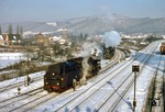 Während 01 0531 sich für den P 3004 bereit macht, läuft 01 0525 vor P 3003 in den Bahnhof Saalfeld ein. (04.01.1979) <i>Foto: Wolfgang Bügel</i>