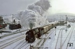 Das Winterchaos 1978/79 brachte die Fahrpläne vollkommen durcheinander. Mit mehr als zweistündiger Verspätung machte sich 01 0525 mit P 4004 in Saalfeld auf den Weg. (04.01.1979) <i>Foto: Wolfgang Bügel</i>