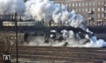 Am nächsten Tag bestritt die Stralsunder 03 0088 die Zugleistung des D 552, hier bei der Ausfahrt aus Berlin-Lichtenberg. (04.02.1977) <i>Foto: Peter Schiffer</i>