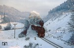 Mit P 18005 kommt 95 0028 hinter Unterloquitz angedampft. (06.01.1979) <i>Foto: Wolfgang Bügel</i>