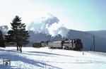 Mit dem Hilfszug des Bw Saalfeld (Saale) ist 95 0044 bei Oberlauscha unterwegs. (28.02.1979) <i>Foto: Wolfgang Bügel</i>