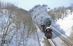 An der Brücke der Fernstraße 96 südlich von Fürstenberg (Havel) wurde 03 0058 mit D 613 erneut erwischt. (02.03.1979) <i>Foto: Wolfgang Bügel</i>