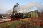 ÖBB 298.52 fährt mit einem Sonderzug Richtung Grünburg über die Steyrbrücke unmittelbar vor der Hst. Waldneukirchen.  (05.12.2009) <i>Foto: Bernhard Jurasovits   </i>