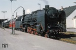 01 2050 (Bw Berlin Ostbf) hat in Helmstedt den D 117 übernommen. (05.1972) <i>Foto: Will A. Reed</i>