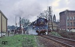 03 0010 mit D 814 (Leipzig – Stralsund) am Schrankenposten 120 in der Ortsdurchfahrt von Demmin. (29.04.1979) <i>Foto: Wolfgang Bügel</i>