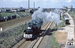 03 0085 auf dem Weg zum Bahnhof Stralsund-Rügendamm zur Übernahme des D 270 "Meridian". (30.04.1979) <i>Foto: Wolfgang Bügel</i>