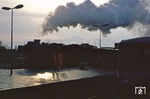 Eine unerkannt gebliebene 52.80 dampft mit einem Güterzug durch Berlin-Schöneweide. (01.05.1979) <i>Foto: Wolfgang Bügel</i>
