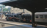 38 3007 mit einem Personenzug im Bahnhof Eberswalde. Die Lok beendete ihre aktive Dienstzeit am 23. März 1972 beim Bw Eisenach. (06.07.1968) <i>Foto: Will A. Reed</i>