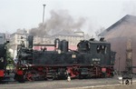 99 1564 wurde innerhalb der 6. Lieferserie der Sächsischen Maschinenfabrik (vormals Hartmann) Chemnitz am 17.12.1909 nach Kirchberg geliefert. Seit 1938 war sie auf dem Mügelner Schmalspurnetz im Einsatz. Mit Privatisierung des Mügelner Netzes kam sie Anfang 1994 nach Freital-Hainsberg und im gleichen Jahr als zweite Traditionslok nach Radebeul. (20.05.1979) <i>Foto: Will A. Reed</i>