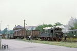 99 1608 rangiert im Bahnhof Lommatzsch auf dem Reststück der Schmalspurstrecke Löthain–Lommatzsch, das als letztes Teilstück der Strecke von Wilsdruff noch bis zum 28. Oktober 1972 in Betrieb war, insbesondere für die Abfuhr der in Löthain geförderten Porzellan- und Tonerde. (07.1970) <i>Foto: Will A. Reed</i>