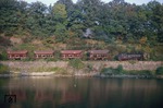 Auf der Schmalspurstrecke Freital - Dippoldiswalde ist 099 727 mit einem Güterzug an der Talsperre Malter unterwegs. (11.1994) <i>Foto: Will A. Reed</i>