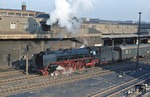 Nach einem kurzen Halt in Berlin Warschauer Straße fährt die Dresdner 01 2069 mit dem D 1274 (Dresden - Rostock) weiter in Richtung Ostbahnhof. (04.02.1977) <i>Foto: Peter Schiffer</i>