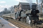 Kurze Ruhepause für 65 1088 mit P 3034 im Bahnhof Neustadt/Orla. (28.02.1977) <i>Foto: Peter Schiffer</i>
