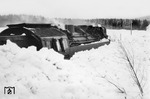 Hier ging nichts mehr: Eine im Schnee steckengebliebene 99er auf der Harzquerbahn. (Datum unbekannt) <i>Foto: Eckardt</i>