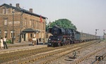 Pünktlich um 6.45 Uhr läuft 41 1273 (Bw Oebisfelde) mit P 8432 nach Magdeburg in den Bahnhof Groß Ammensleben ein. (01.06.1979) <i>Foto: Joachim Bügel</i>