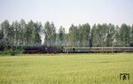 Bei Vahldorf rollt 41 1185 mit P 8432 nach Magdeburg am Mittellandkanal vorbei. (03.06.1979) <i>Foto: Joachim Bügel</i>