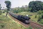 Die Stralsunder 03 0077 (03 1077) mit dem D 813 bei Fürstenberg (Mark). Die nahe russische Kaserne hätte möglicherweise zum anschließenden Filmverlust durch die anrückende Volkspolizei geführt, was durch einen Kavallierstart des spurtstarken Westwagens abgewendet werden konnte. (05.06.1979) <i>Foto: Joachim Bügel</i>