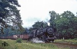 52 8161 vom Bw Neubrandenburg auf der "Brandenburgischen Städtebahn" bei Golzow zwischen Brandenburg und Belzig. Die Lok wurde vom 16.02.1966 bis 24.03.1966 aus 52 5519 (Schichau, 1943) rekonstruiert, die selbst erst 1962 aus der UdSSR zurückkehrte. (09.06.1979) <i>Foto: Joachim Bügel</i>