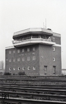 Das 1967 in Betrieb genommene Zentralstellwerk "Opf" (Bauart: Sp Dr L30) im Oldenburger Hauptbahnhof. (08.03.1979) <i>Foto: Benno Wiesmüller</i>