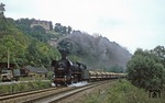 Unterhalb der Dornburger Schlösser dampft 44 0115 mit Sandzug Gag 92624 auf der Saalebahn dahin.   (14.09.1979) <i>Foto: Wolfgang Bügel</i>