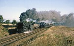 Am Bahnübergang Herzsprunger Weg war Gag 57561 mit 44 0614 bereits wieder eingeholt  (16.09.1979) <i>Foto: Wolfgang Bügel</i>