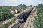 03 0075 durcheilt mit D 1919 den Bahnhof Booßen kurz vor Frankfurt/Oder. (16.09.1979) <i>Foto: Wolfgang Bügel</i>