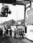 Medienwirksame Würdigung des 20.000 Containers, der im Containerbahnhof Düsseldorf-Bilk abgefertigt wurde. (1975) <i>Foto: BD Wuppertal (Säuberlich)</i>