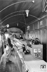 Und so sah der Bedienraum im Wagenkasten des Behelfsstellwerks "Ds" in Düsseldorf Hbf aus. (26.01.1954) <i>Foto: BD Wuppertal (Säuberlich)</i>