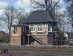 Das mechanische Wärterstellwerk "Bw" im Bahnhof Bargteheide an der Bahnstrecke Hamburg - Lübeck. (04.1976) <i>Foto: Benno Wiesmüller</i>