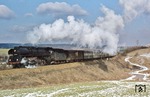 Bei Pößneck dampft 01 0508 mit P 8015 (Gera - Saalfeld) am Fotografen vorbei. (28.02.1977) <i>Foto: Peter Schiffer</i>