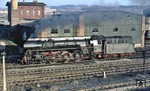 Nach Ankunft des P 8015 aus Gera rückt 01 0508 ins Bw Saalfeld ein. (28.02.1977) <i>Foto: Peter Schiffer</i>